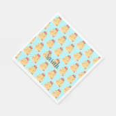 Pluizige pannenkoeken met ahornsiroop, fruit en ro servet (Hoek)