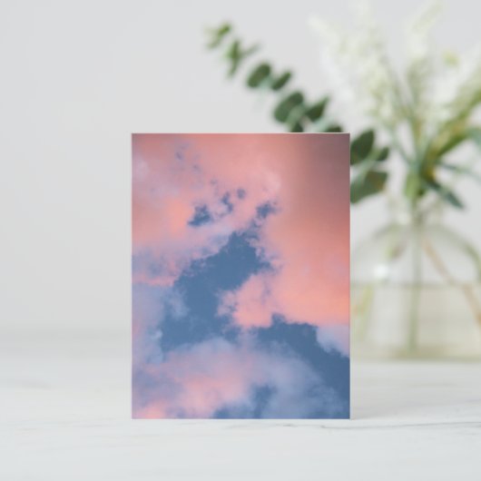 Pluizige perzikwolken bij zonsondergang briefkaart (Staand voorkant)