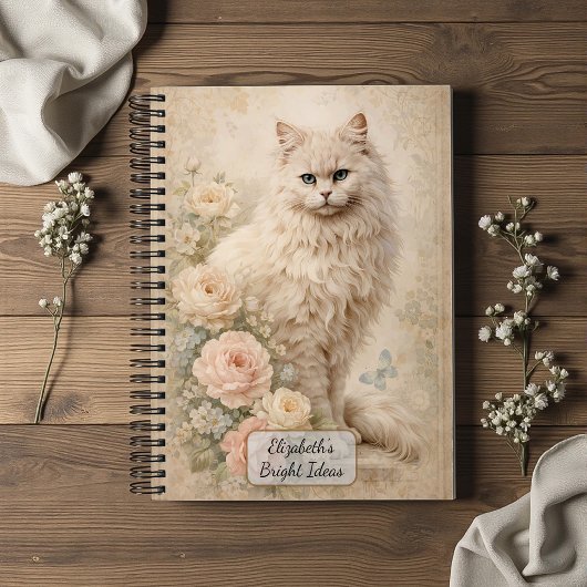 Pluizige Witte Kat met Rozen Notitieboek