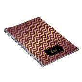 Plum and Faux Gold Chevron Stripes Personalized Notitieboek (Rechterzijde)