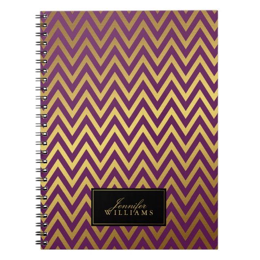 Plum and Faux Gold Chevron Stripes Personalized Notitieboek (Voorkant)