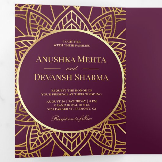 Plum and Gold Ethnic Mandala Indian Wedding Drieluik Uitnodiging (Binnenzijde eerst)