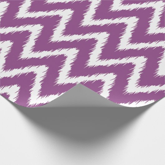 Plum Asian Moods Ikat Chevrons Cadeaupapier (Hoek)