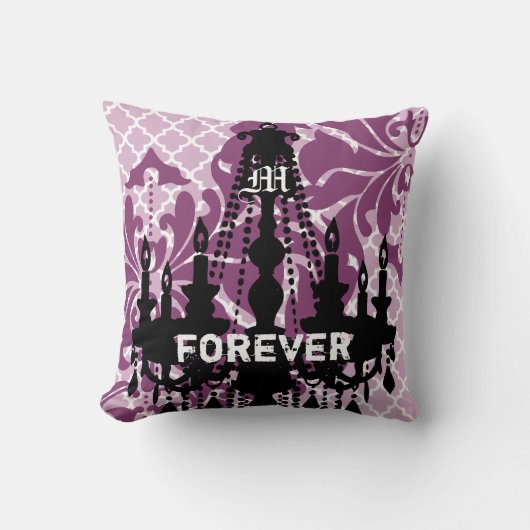 Plum Custom Chandelier Monogram met huwelijksdatum Kussen (Voorkant)