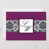 Plum Damask Monogram Wedding Invitation Kaart (Achterkant)
