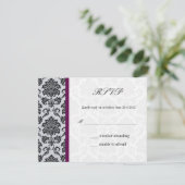 Plum Damask Monogram Wedding RSVP Kaartje (Staand voorkant)