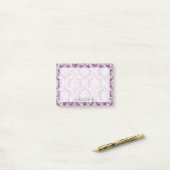 Plum Damask Pattern en Name Post-it® Notes (Op bureau)