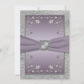 Plum en Pewter Floral Monogrammed Uitnodiging (Voorkant)