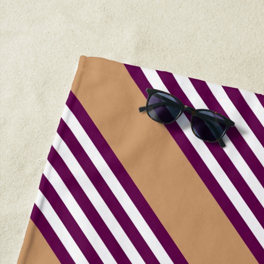 Plum en white vijf strepen patroon met tint strandlaken (In situ)