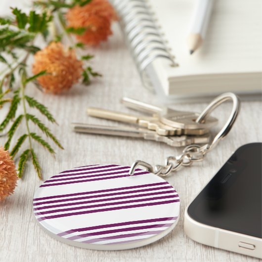 Plum en white vijf stripe patroon sleutelhanger (Voorkant Rechts)