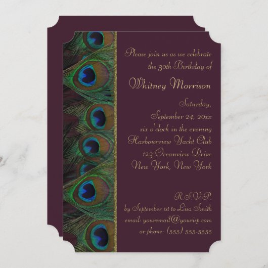 Plum, Gold Peacock Feathers Birthday Invitation Kaart (Voorkant / Achterkant)