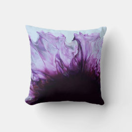 Plum Gorgeous Throw Pillow Kussen