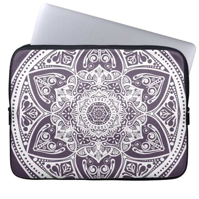 Plum Mandala Laptop Sleeve (Voorkant)