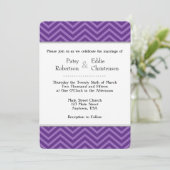Plum Paars Chevron Wedding Invitations Kaart (Staand voorkant)