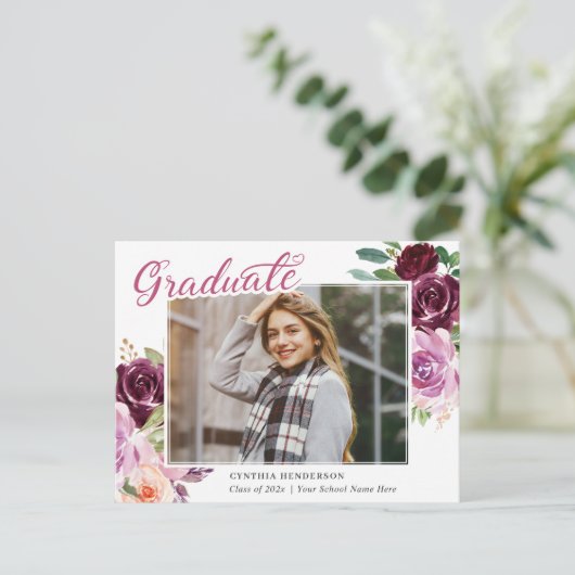 Plum Paars Floral Foto Afstuderen Aankondiging Briefkaart (Staand voorkant)