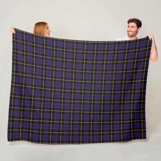 Plum paars plaid black goustipe tartan fleece deken (In situ)