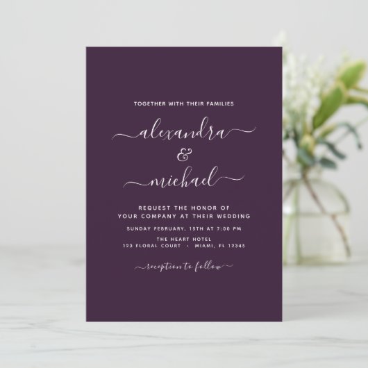 Plum Paars Wedding Modern Typography Invitation Kaart (Staand voorkant)