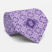 Plum Paarse Bloemen Geïnspireerd Monogram Stropdas (Opgerold)
