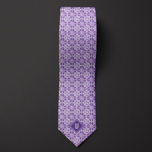 Plum Paarse Bloemen Geïnspireerd Monogram Stropdas