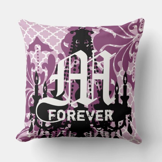 Plum Paarse Chandelier Monogram met huwelijksdatum Kussen (Voorkant)