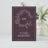 Plum Paarse Leafy Crest Monogram Wedding RSVP Card Kaartje (Staand voorkant)