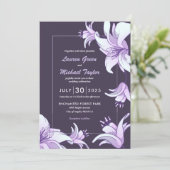 Plum Paarse Lily Flower Floral Spring Wedding Kaart (Staand voorkant)