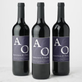 Plum Paarse minimalistische monogram bruiloft Wijn Etiket (Flessen)
