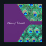 Plum Paarse Peacock bruiloft Kaart<br><div class="desc">Elegante paarse smaragdgroene,  koningsblauw en blauwgroen pauw veren vierkante bruiloft uitnodiging. Paarse pauw trouwuitnodigingen. Pas met uw keus van doopvontstijl en doopvontkleur aan.</div>