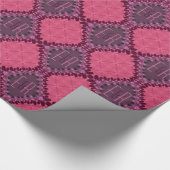 Plum Pink Damask Monogram Lace Diamond Pattern Cadeaupapier (Hoek)