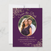 Plum Purple & Gold Wedding Save Date Oval Photo Magnetische Uitnodiging (Voorkant)