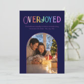 Plum Radiance Xmas Baby Geboorteaankondiging Foto Feestdagenkaart (Staand voorkant)