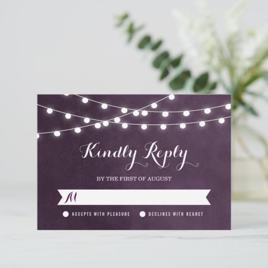 Plum String Lights Bruiloft RSVP Kaart (Staand voorkant)