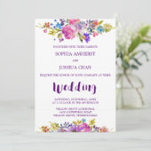 Plum Wedding Invitation Kaart met Monogram Backing (Staand voorkant)