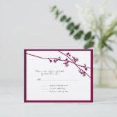 Plum Wild Flower Branches Wedding RSVP Kaartje (Staand voorkant)