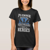 Plumber Electricians Hero Pipefitter Expert Plumbi T-shirt (Voorkant)