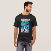 Plumber voor pipefitter met een middelbaar schoold t-shirt (Voorkant volledig)