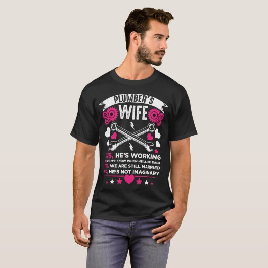 Plumber Wife Vriendin Husband Weddenschap T-shirt (Voorkant volledig)