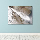 Plume uit de uitbarsting van Chaiten vulcano, Chil Canvas Afdruk (Insitu (Houten vloer))