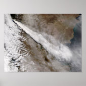Plume uit de uitbarsting van Chaiten vulcano, Chil Poster (Voorkant)