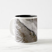 Plume uit de uitbarsting van Chaiten vulcano, Chil Tweekleurige Koffiemok (Voorkant links)