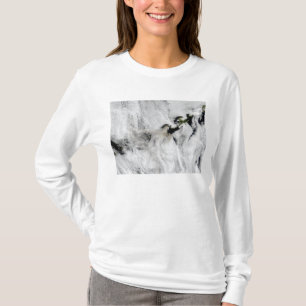 Plume uit Okmok Volcano, Aleutian Islands 2 T-shirt