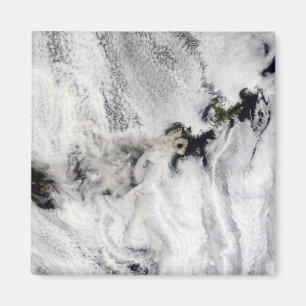 Plume uit Okmok Volcano, Aleutian Islands Magneet