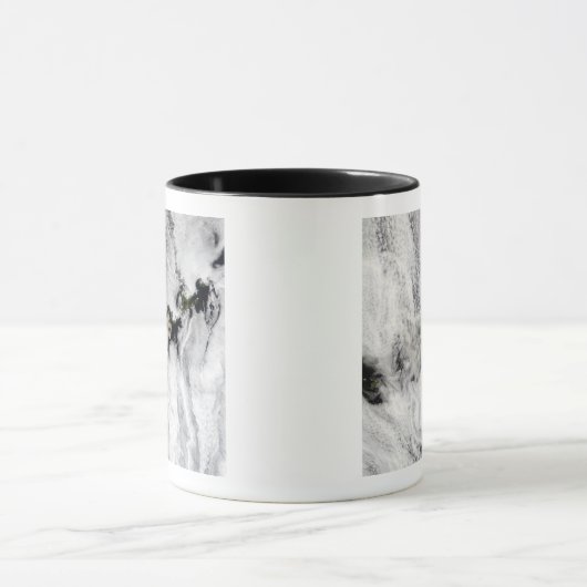 Plume uit Okmok Volcano, Aleutian Islands Mok (Midden)