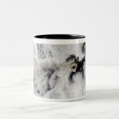 Plume uit Okmok Volcano, Aleutian Islands Tweekleurige Koffiemok (Center)