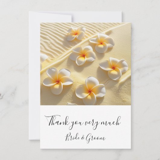 Plumeria bloem op zand bedankkaart (Voorkant)
