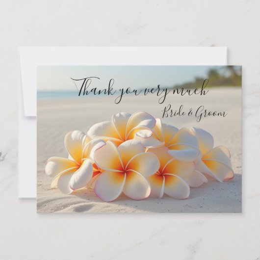 Plumeria bloem op zand bedankkaart (Voorkant)