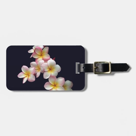 Plumeria blossom op donkerblauw bagagelabel (Voorkant horizontaal)