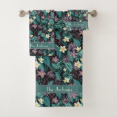 Plumeria Flowers Emerald Green Tropical Leaves Bad Handdoek (Insitu)