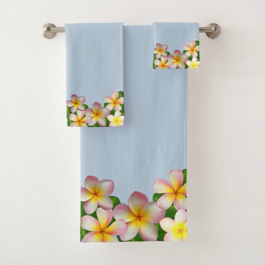 Plumeria Flowers op Light Blue Bath Towel Set Bad Handdoek (Insitu)