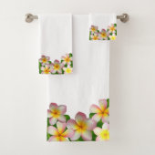 Plumeria Flowers op White Bath Towel Set Bad Handdoek (Insitu)